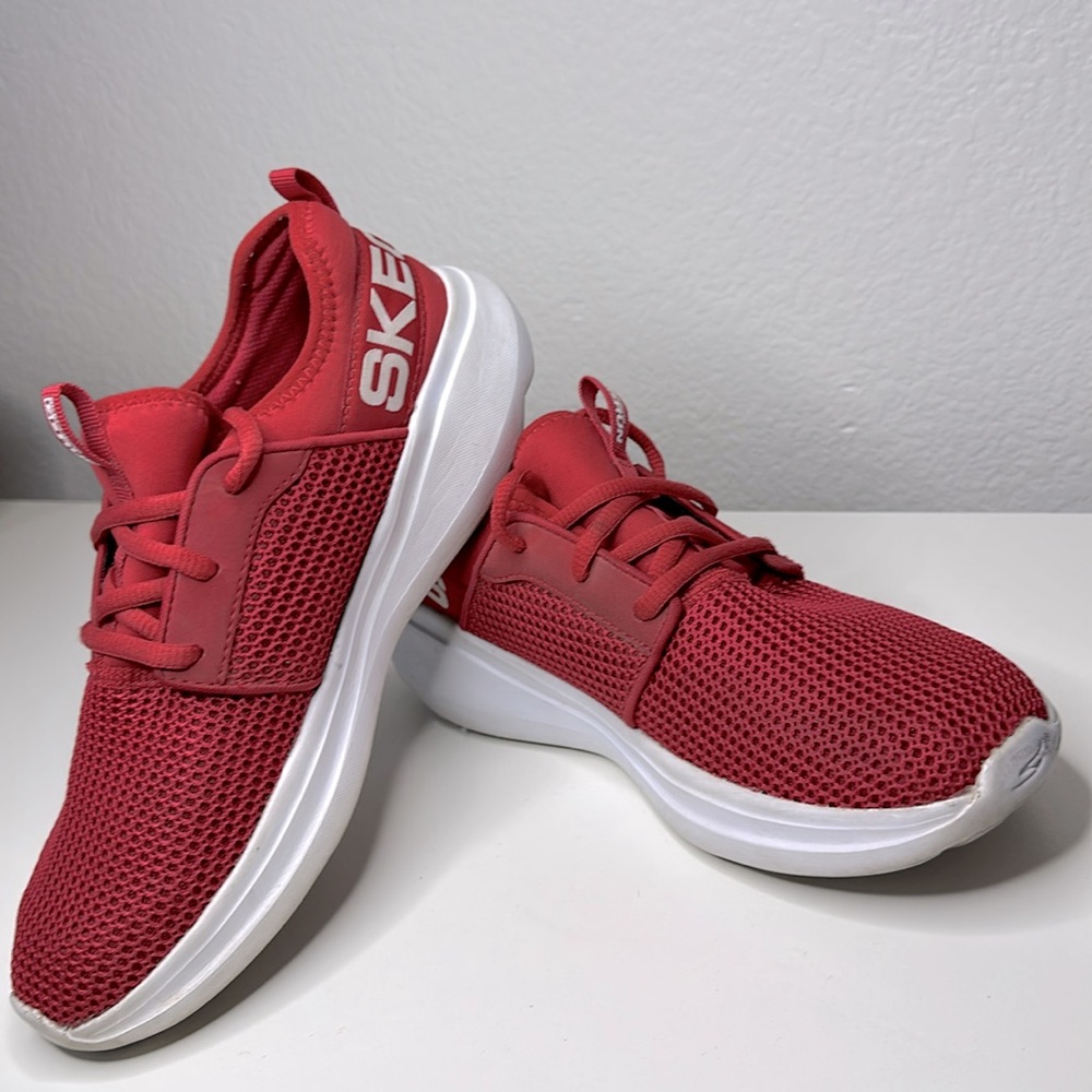 SKECHERS GO RUN Red Sneakers